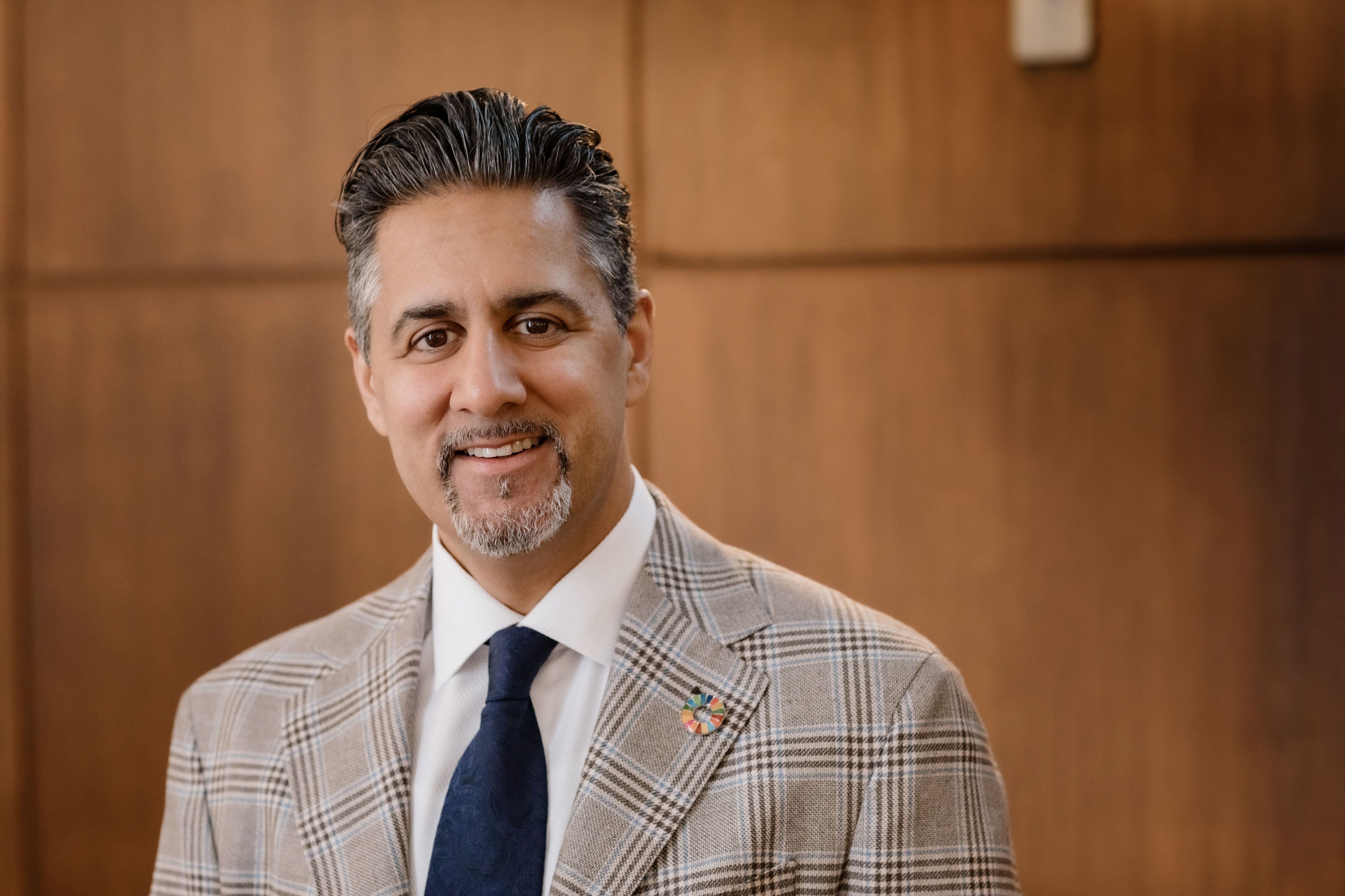 Illustrasjonsbilde av kultur- og likestillingsminister Abid Q. Raja. Foto: Ilja C. Hendel/Kulturdepartementet.