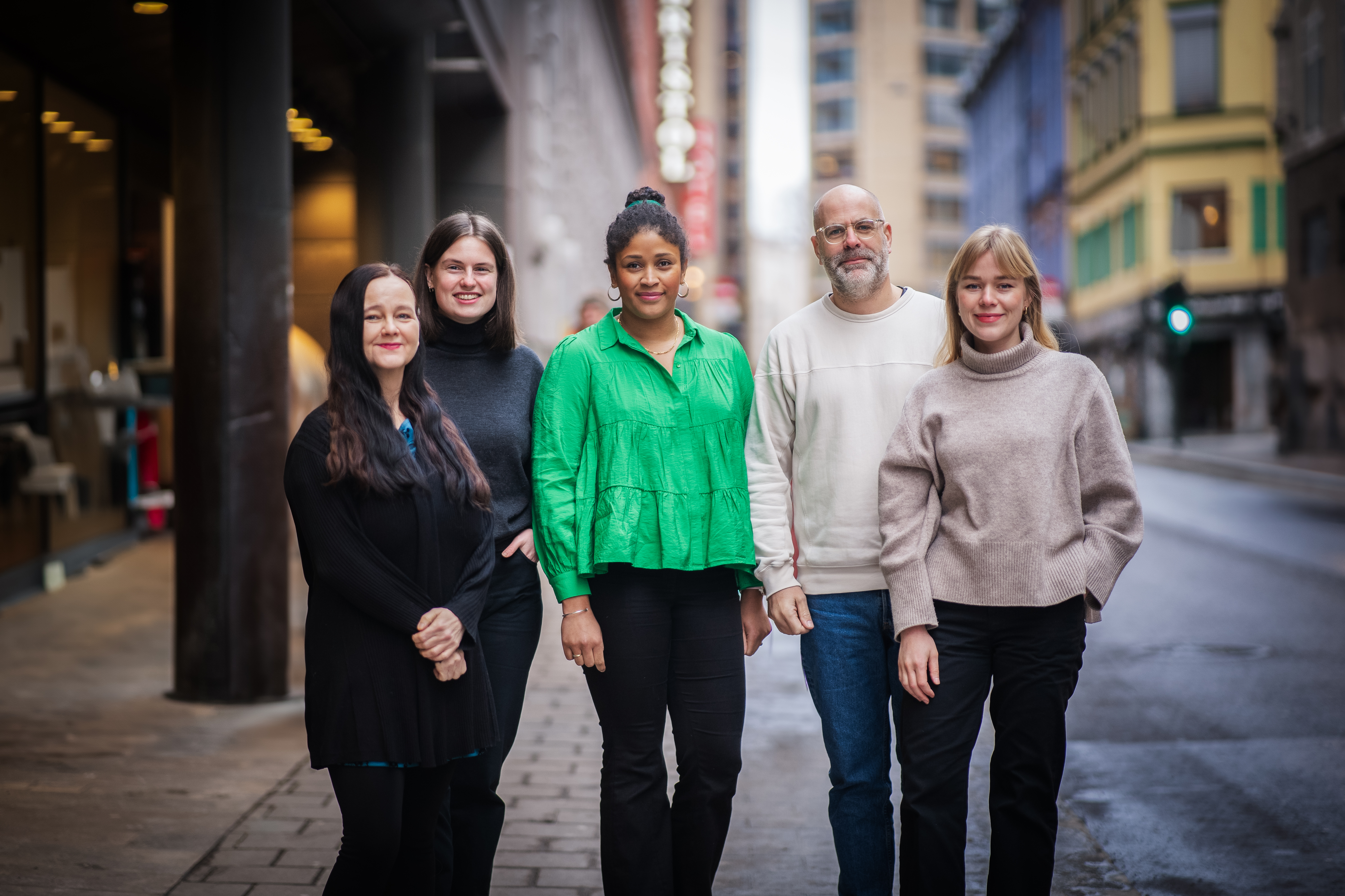 Administrasjonen i NKA. Fra venstre Mariann Skjerdal, Olivia Voster, Nyaling Saidy Kiil, Anders Tangen og Siri Haugan Holden.