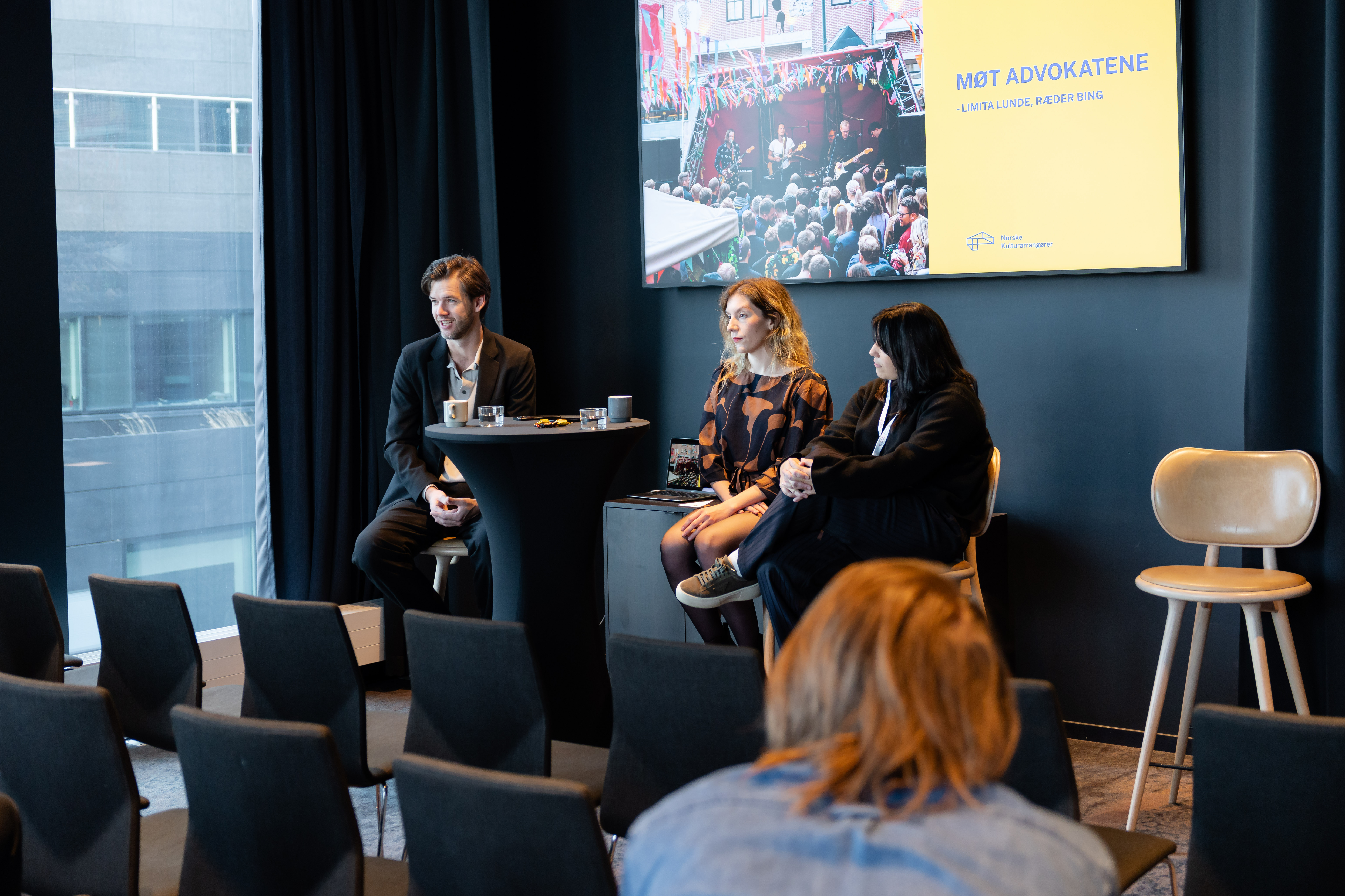 Norske Kulturarrangørers juridiske samarbeidspartner, Ræder Bing under "møt advokatene" på Arrangørkonferansen 2025.